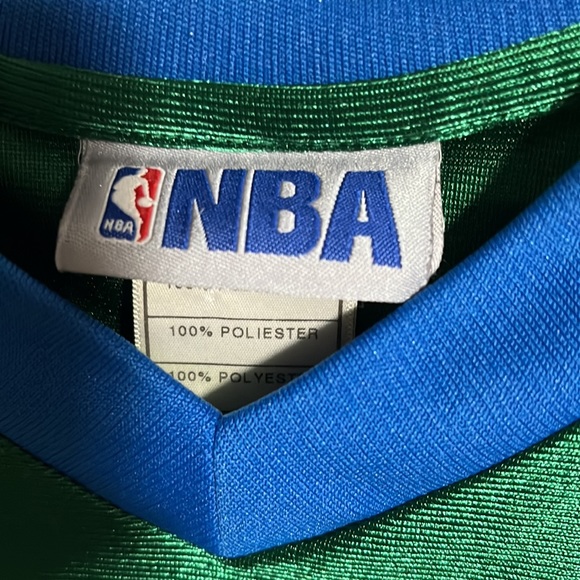 NBA Dallas Mavs #41 Nowitzki Jersey Mens Sz Med Fits Like a Large Green/Wht/Blue - Picture 2 of 4